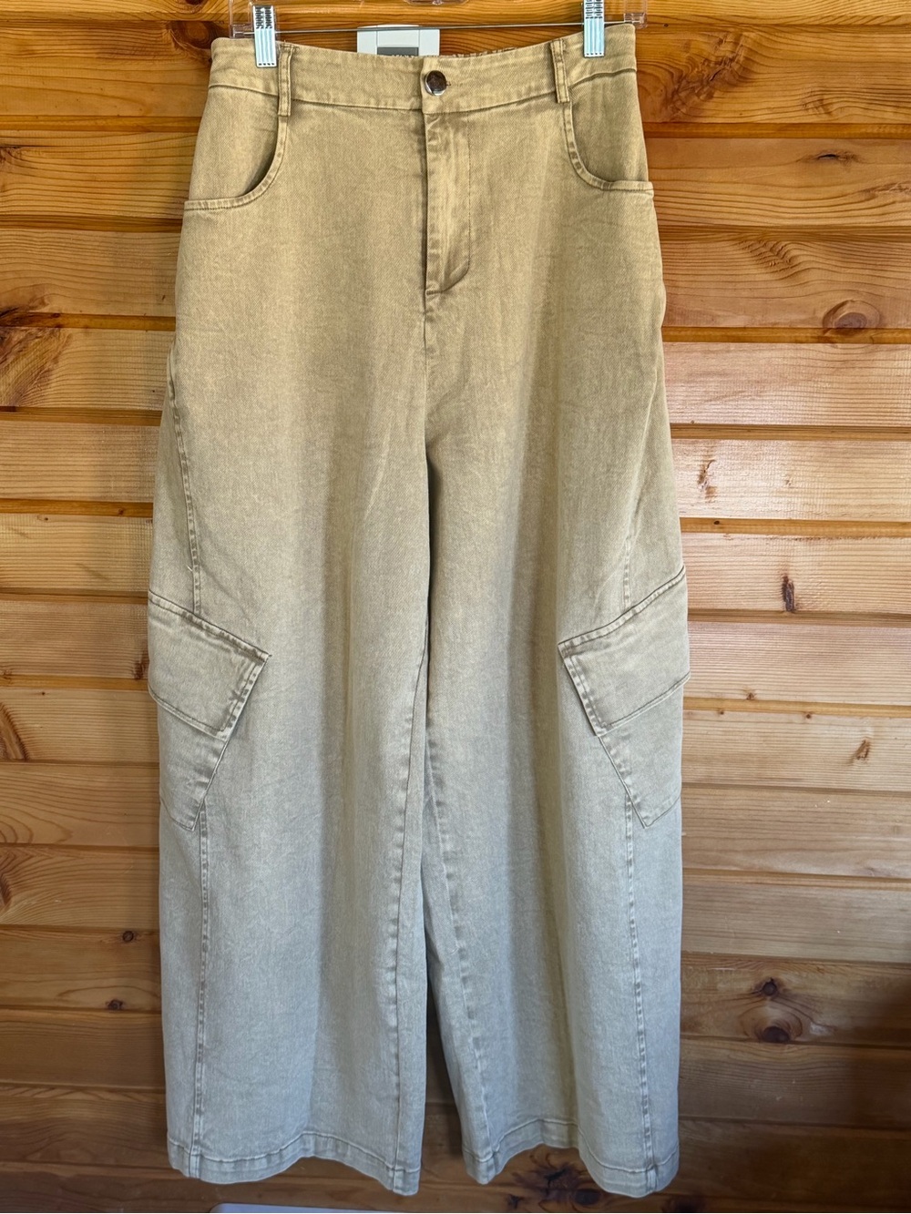 High-Rise Wide-Leg Cargo Jeans — Neutral Khaki